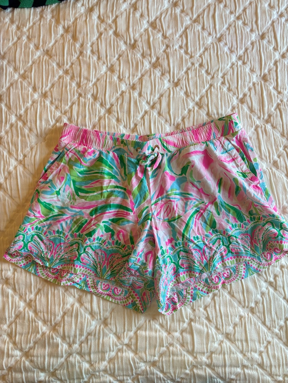 Lilly Pulitzer Katia Shorts featuring the vibrant "Croc My World" M